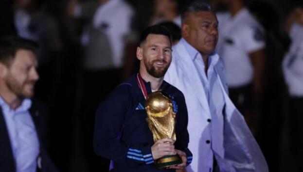 梅西攜隊凱旋球迷接機歡慶現場